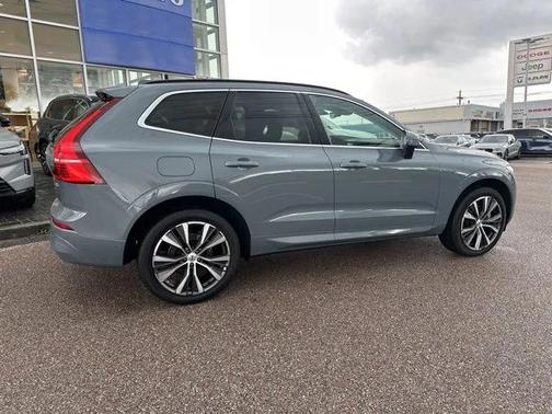 2022 Volvo XC60 B5 Momentum