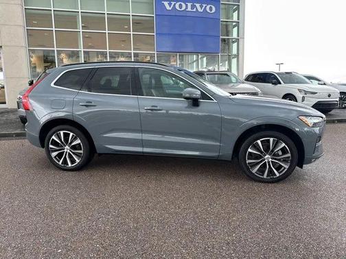 2022 Volvo XC60 B5 Momentum