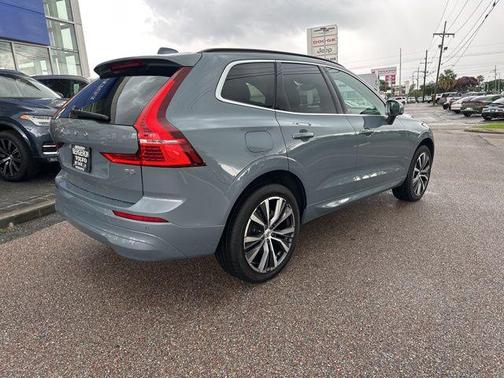 2022 Volvo XC60 B5 Momentum