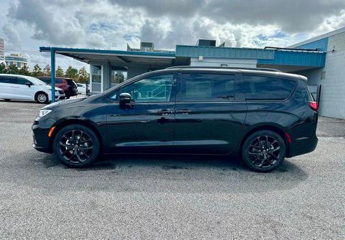 2026 Chrysler Pacifica L