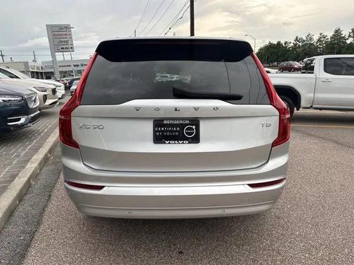 2022 Volvo XC90 T5 Momentum