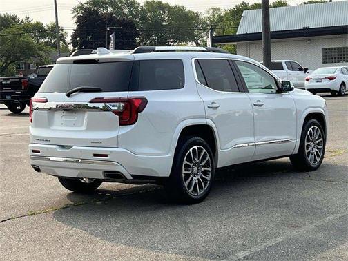 2023 GMC Acadia Denali