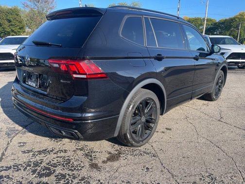 2022 Volkswagen Tiguan 2.0T SE R-Line Black 4MOTION