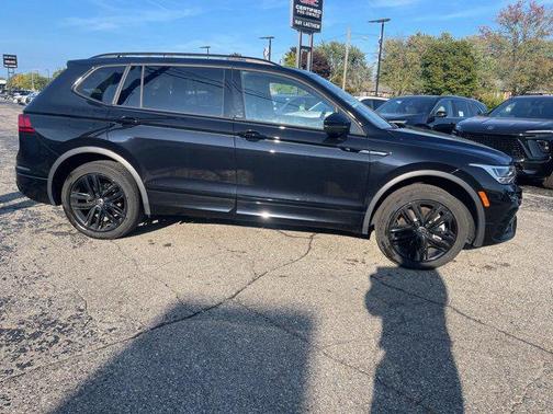 2022 Volkswagen Tiguan 2.0T SE R-Line Black 4MOTION