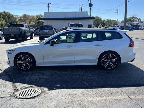 2019 Volvo V60 T5 R-Design