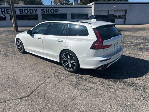 2019 Volvo V60 T5 R-Design