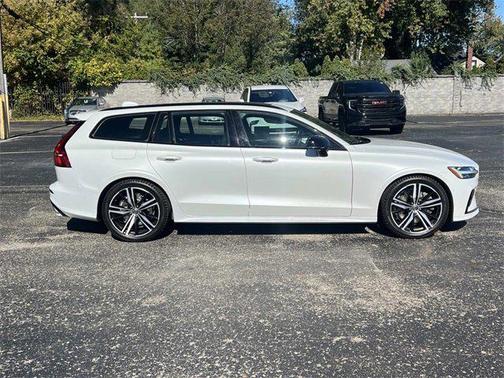 2019 Volvo V60 T5 R-Design