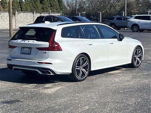 2019 Volvo V60 T5 R-Design