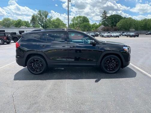 Photo 4 of 26 of 2019 GMC Terrain SLT