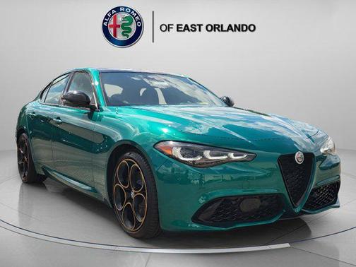 Verde Fangio Metallic 2025 Alfa Romeo Giulia Intensa RWD