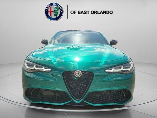 Verde Fangio Metallic 2025 Alfa Romeo Giulia Intensa RWD