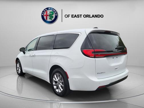 Bright White Clearcoat 2023 Chrysler Pacifica Touring L