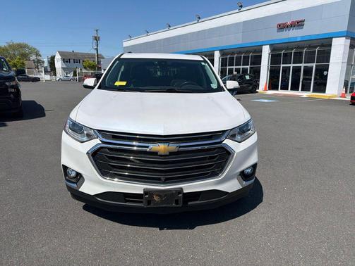 Iridescent Pearl Tricoat 2021 Chevrolet Traverse LT Leather