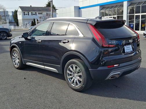 2022 Cadillac XT4 Premium Luxury
