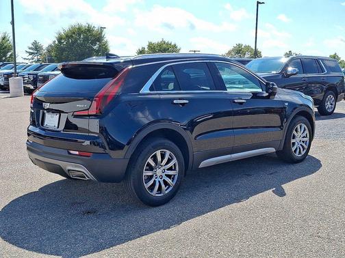 2022 Cadillac XT4 Premium Luxury