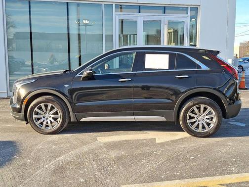 2022 Cadillac XT4 Premium Luxury