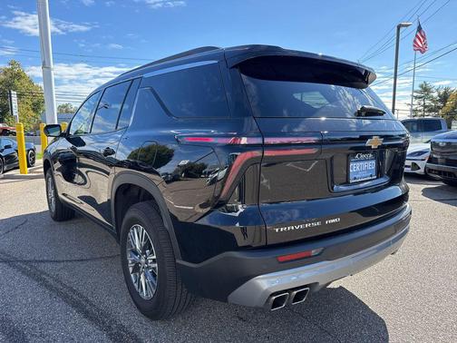 2024 Chevrolet Traverse LT