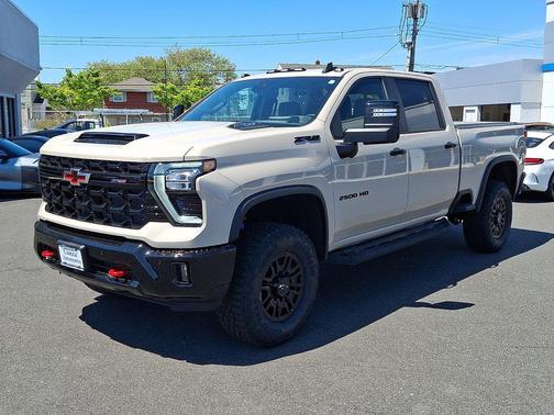 White Sands 2026 Chevrolet Silverado 2500 Crew Cab, Standard Bed, XR2, 4WD
