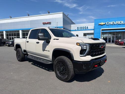 White Sands 2026 Chevrolet Silverado 2500 Crew Cab, Standard Bed, XR2, 4WD