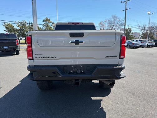 White Sands 2026 Chevrolet Silverado 2500 Crew Cab, Standard Bed, XR2, 4WD