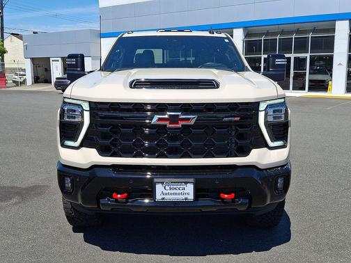 White Sands 2026 Chevrolet Silverado 2500 Crew Cab, Standard Bed, XR2, 4WD