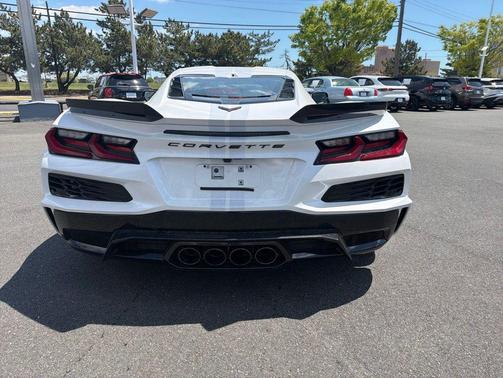 White Pearl Metallic Tricoat 2023 Chevrolet Corvette Z06