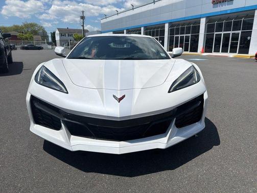 White Pearl Metallic Tricoat 2023 Chevrolet Corvette Z06