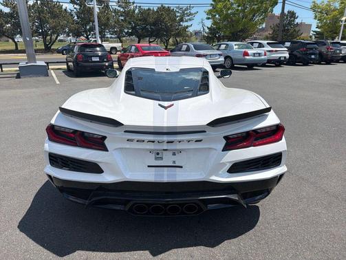White Pearl Metallic Tricoat 2023 Chevrolet Corvette Z06
