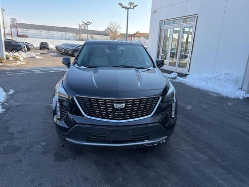 2022 Cadillac XT4 Premium Luxury