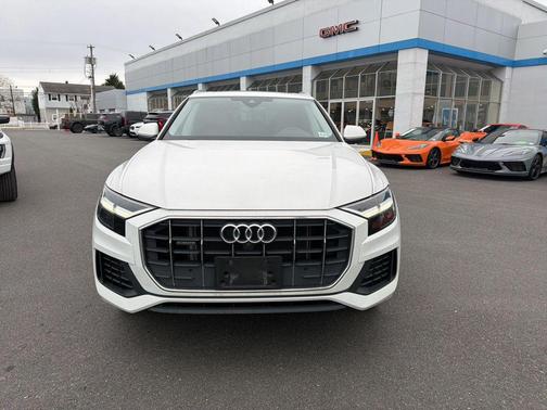 2022 Audi Q8 55 Premium
