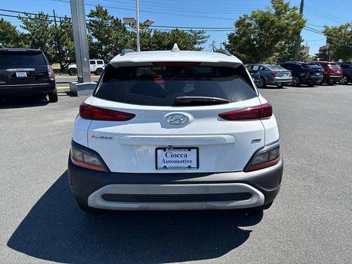 2022 Hyundai KONA SEL