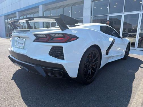 Arctic White 2023 Chevrolet Corvette Stingray w/3LT