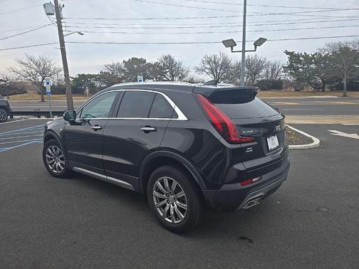 2022 Cadillac XT4 Premium Luxury