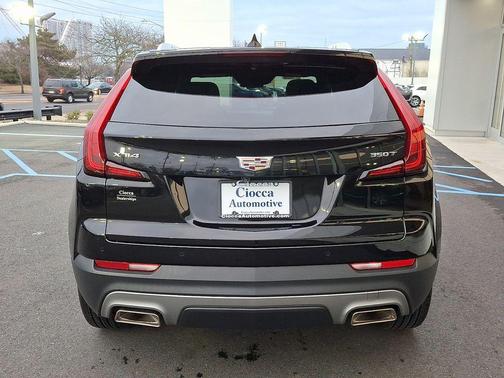 2022 Cadillac XT4 Premium Luxury