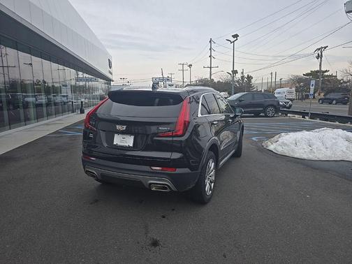 2022 Cadillac XT4 Premium Luxury
