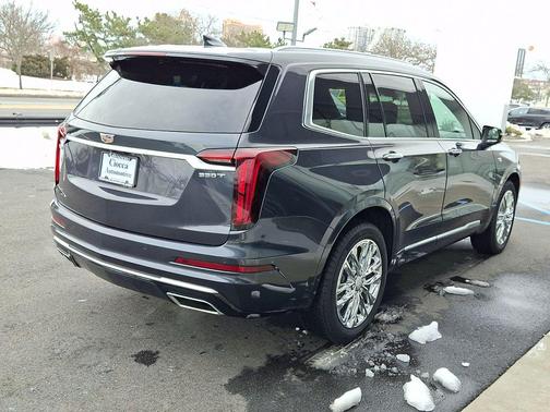 2023 Cadillac XT6 Luxury FWD