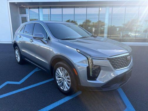 Argent Silver Metallic 2024 Cadillac XT4 Luxury