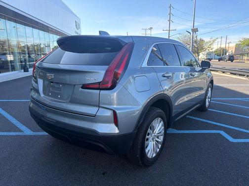 Argent Silver Metallic 2024 Cadillac XT4 Luxury