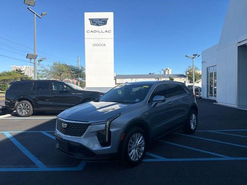 Argent Silver Metallic 2024 Cadillac XT4 Luxury