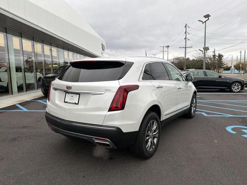 2022 Cadillac XT5 Premium Luxury