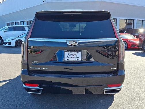 2022 Cadillac Escalade Luxury