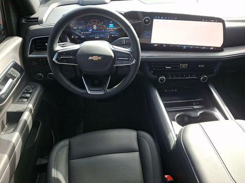 2025 Chevrolet Suburban LT