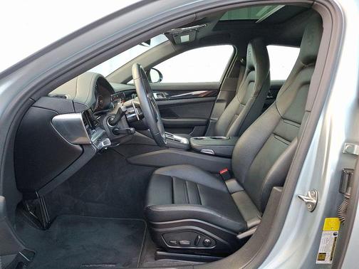 2023 Porsche Panamera 