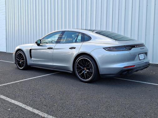 2023 Porsche Panamera 