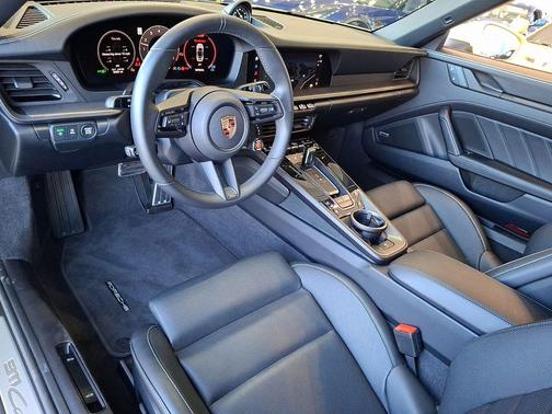 2025 Porsche 911 Carrera