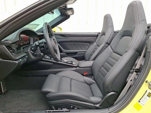 2025 Porsche 911 Carrera