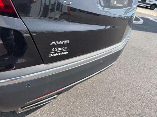 Stellar Black Metallic 2024 Cadillac XT5 Luxury