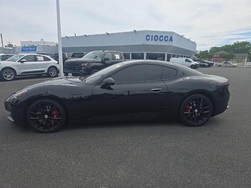 Nero Ribelle Metallic 2024 Maserati GranTurismo Modena