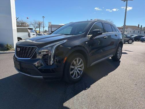2022 Cadillac XT4 Premium Luxury