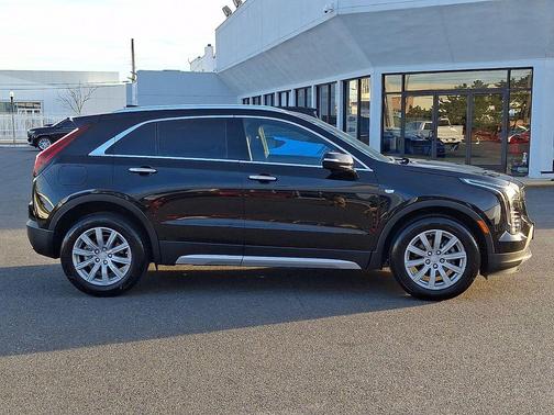 2022 Cadillac XT4 Premium Luxury